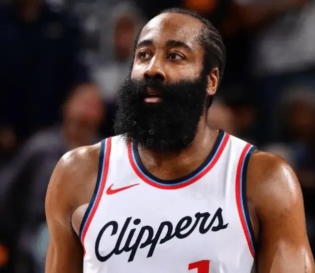 半岛体育 -黄蜂绝杀时刻，哈登点燃赛场，掀起高潮迎来胜利！