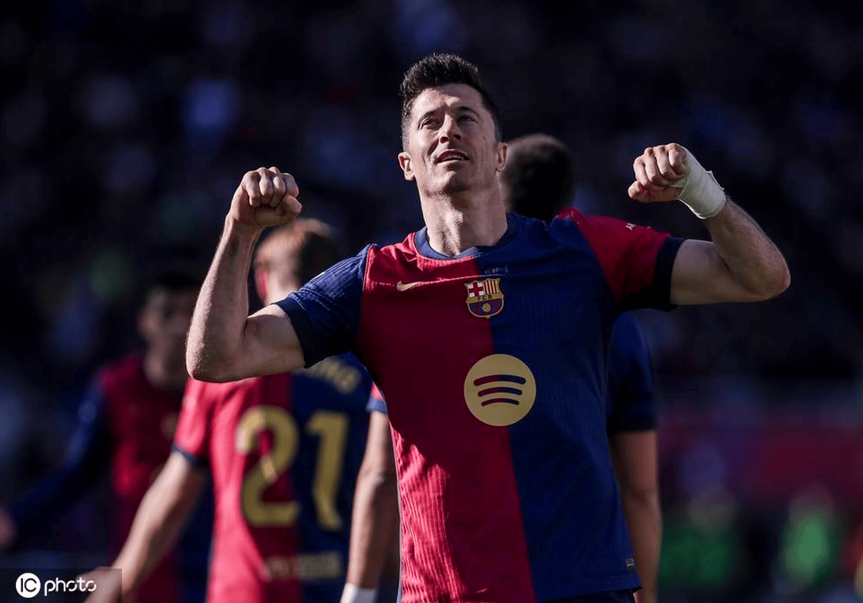 半岛体育全站 -莱万多夫斯基新星大胜表现惊艳，皇家马德里未来可期！的简单介绍